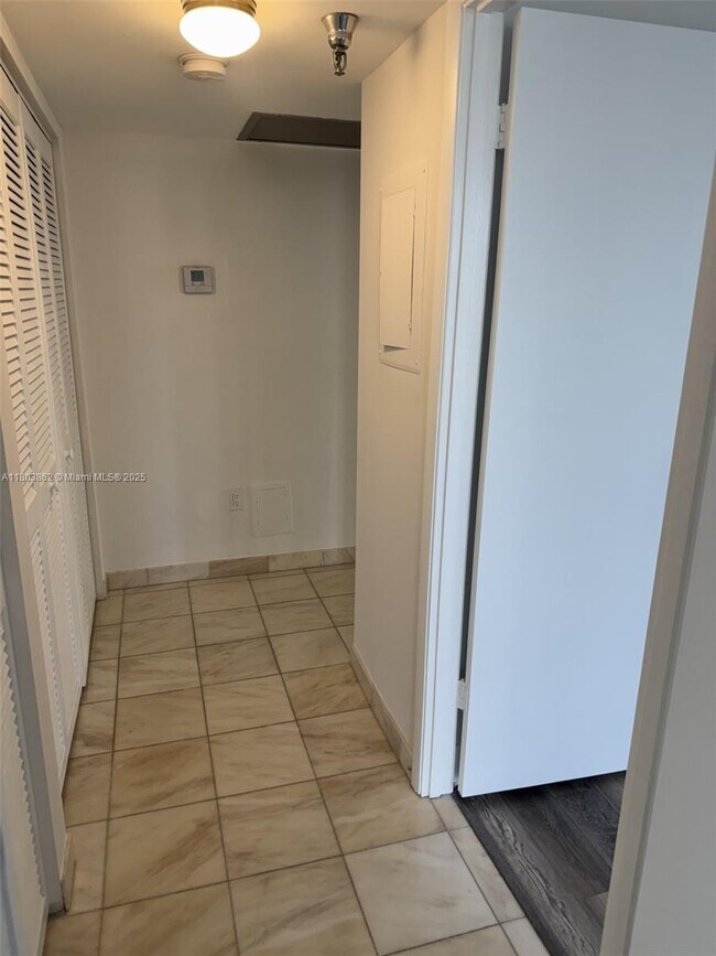 Building Photo - 15645 Collins Ave