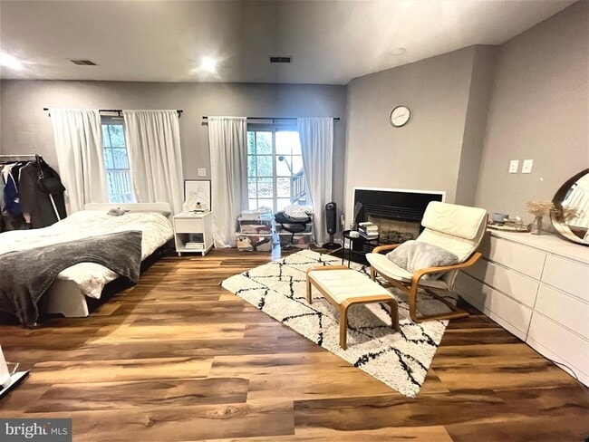 Building Photo - 4513 Monmouth St