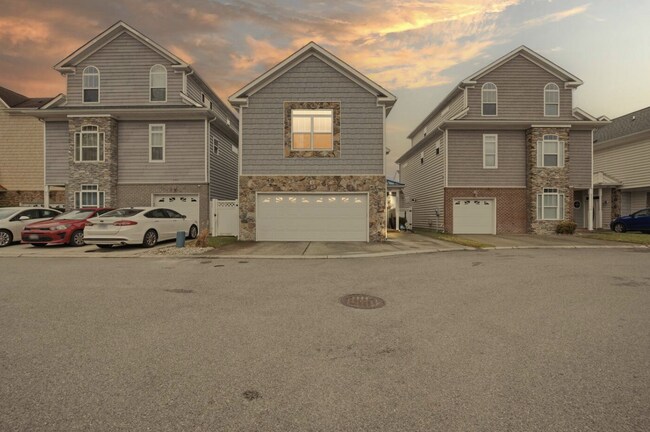 Building Photo - All-Inclusive Room in Stylish Kempsville Condo w/ Garage