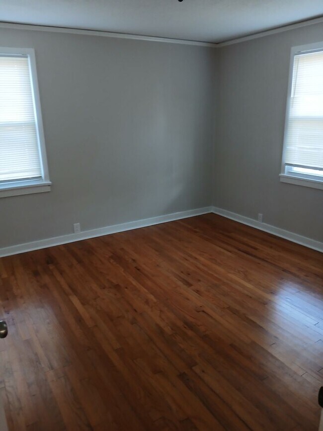 Building Photo - 2813 King St