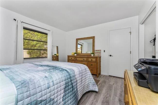 Building Photo - 880 Van Gogh Rd