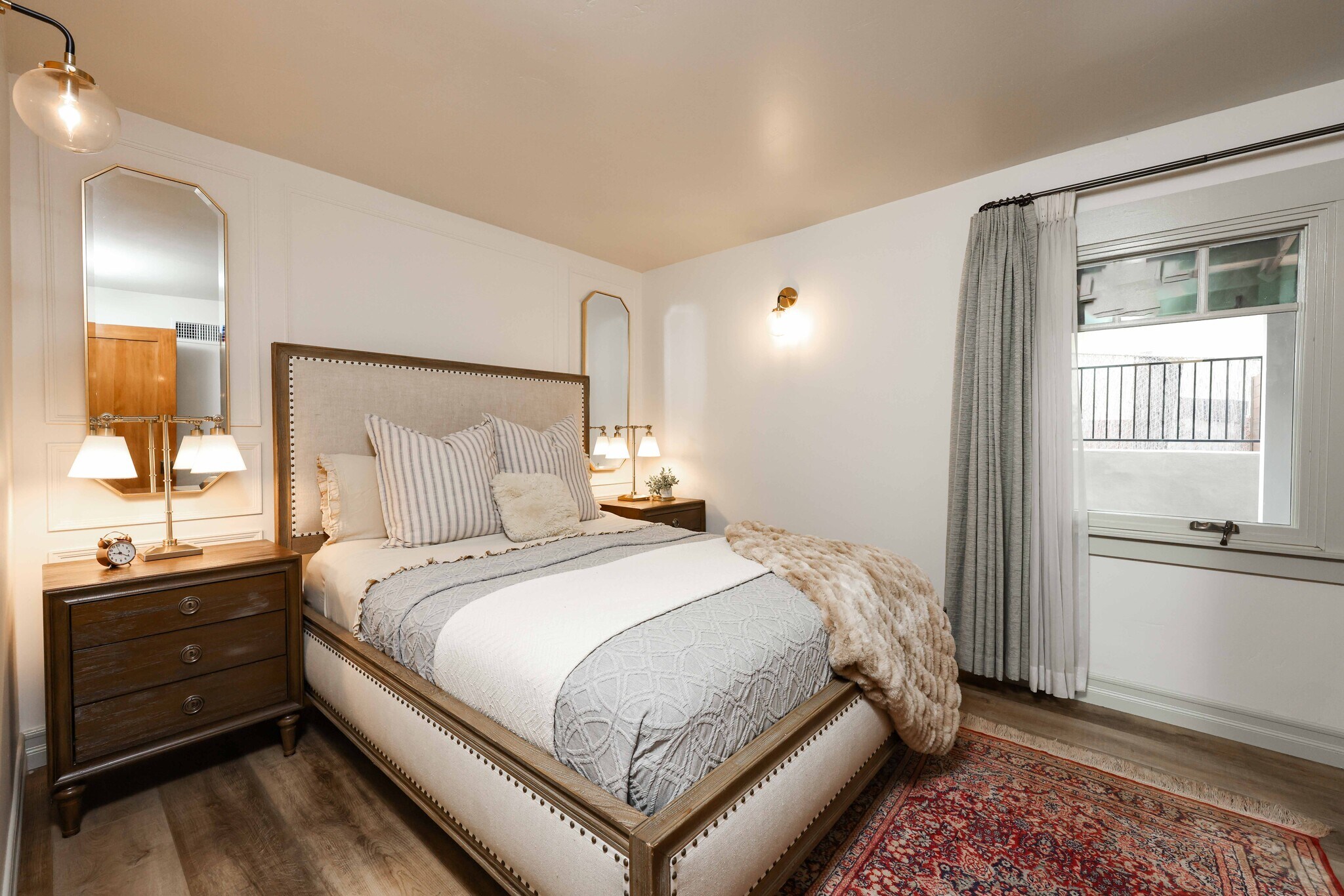 Primary bed room - 2214 Brant St