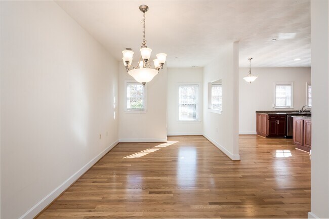 Building Photo - 915 Colley Ave