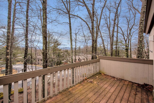 Building Photo - 7 Cottonwood Dr