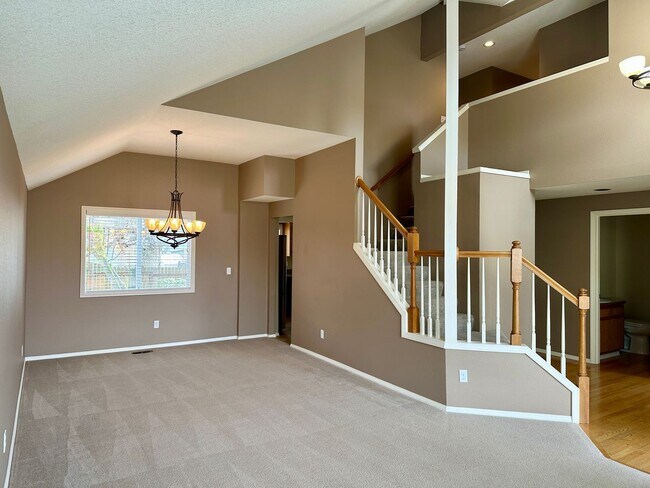 Building Photo - Lovely 4 bedroom in Wilsonville