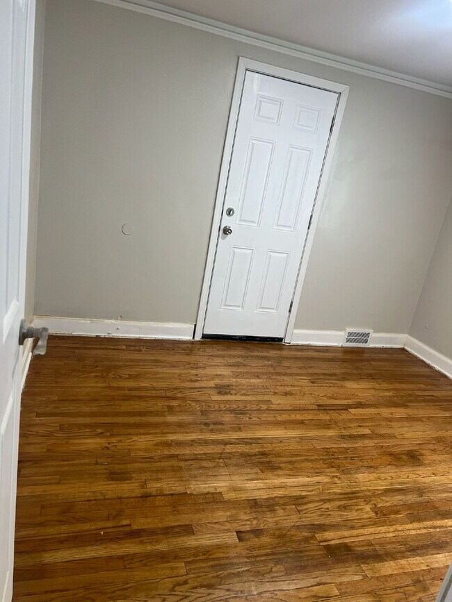Building Photo - 3-Bedroom Gem on Indiana St with Spacious ...