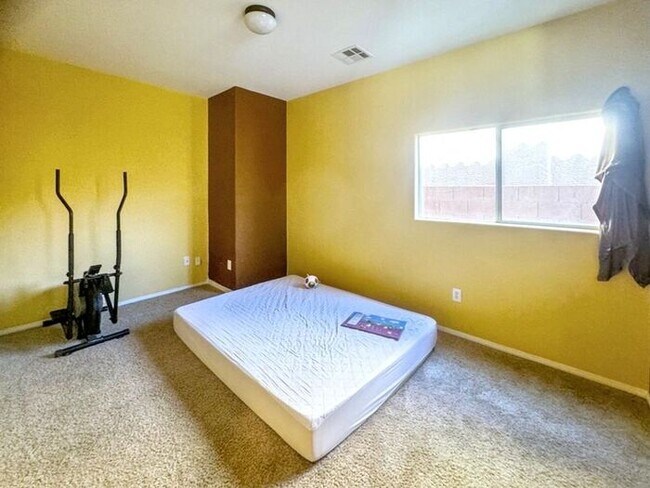 Building Photo - Welcome to your new home in North Las Vega...