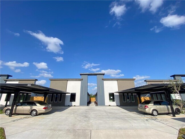 Building Photo - 3104 S Links Dr