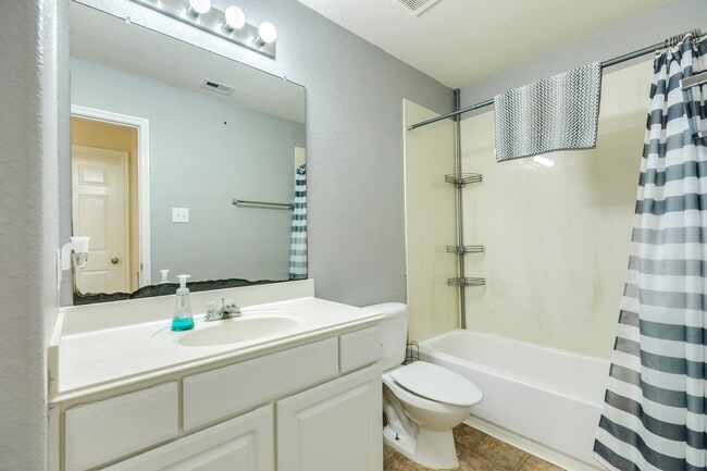 Building Photo - 999 Brady Ln