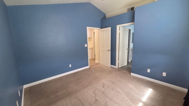 Building Photo - Must See This Beautiful 3/2.5 Townhome "Ke Noho Kai" at Ocean Pointe.