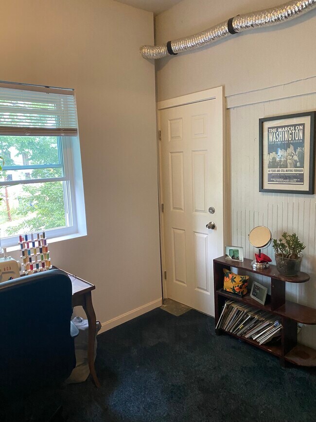Back off room - 3914 9th St NE