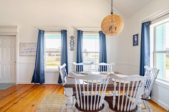 Building Photo - 814 Helen Blvd