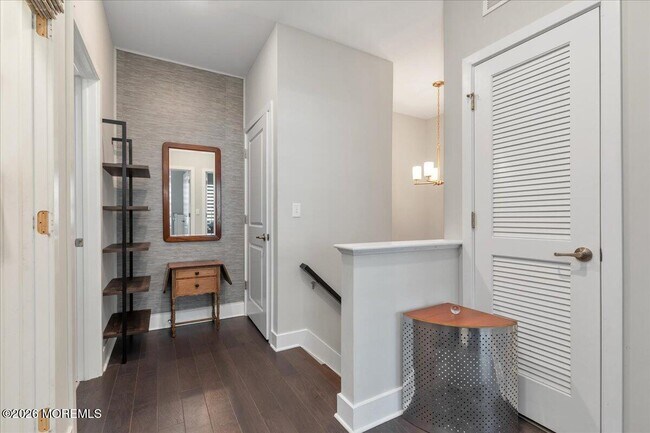 Building Photo - 29 Midway Rd N