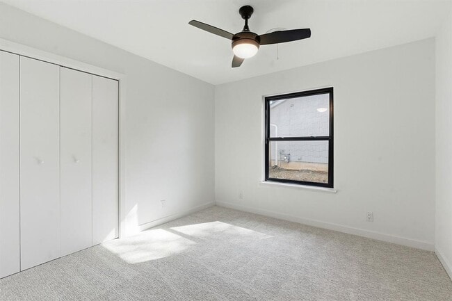 Building Photo - 5609 Mapleleaf Dr