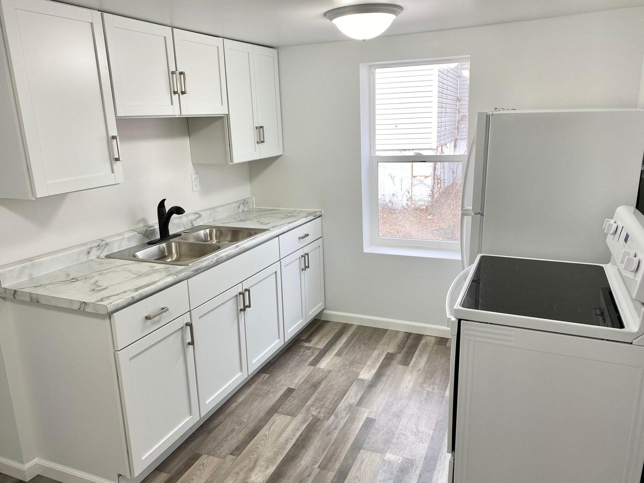 Building Photo - 520 W Edwards st