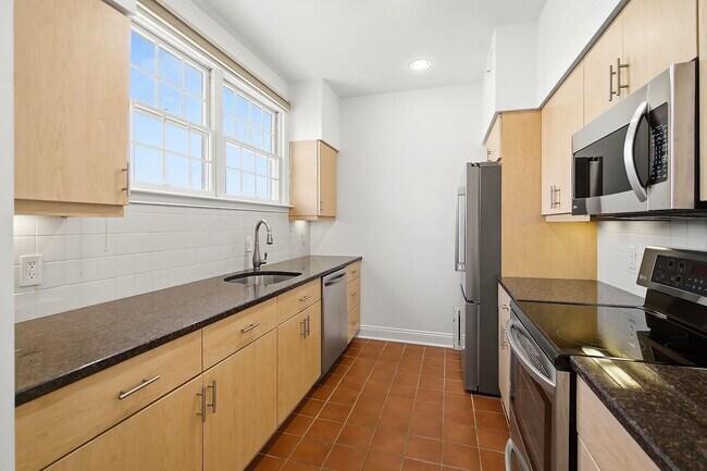 Building Photo - 205 Shearwater Ct W