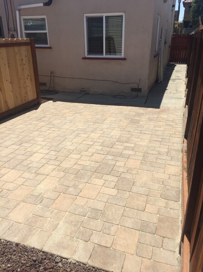 Building Photo - 33rd Duplex