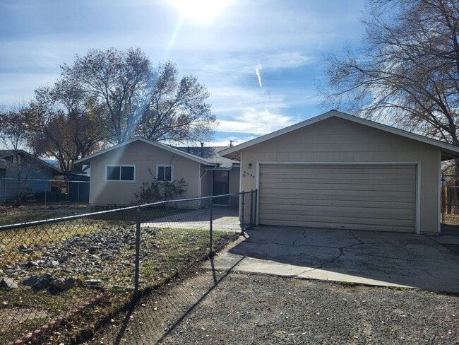 Primary Photo - 4993 August Dr