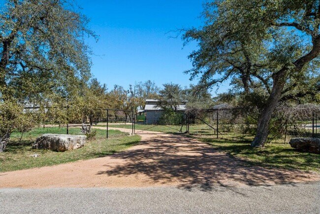 Building Photo - 309 Ridge Oak Dr