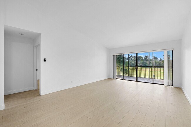 Building Photo - 5054 Golfview Ct