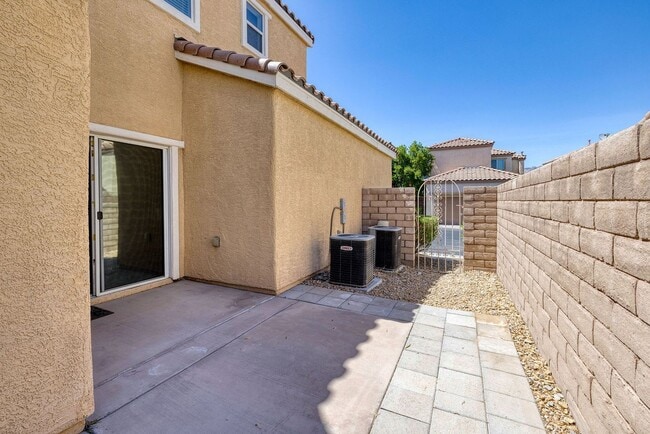 Building Photo - Well Kept Summerlin 3 Bedroom Home