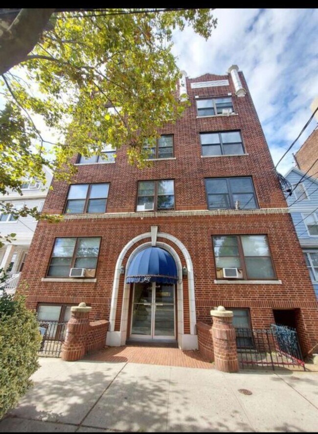 Building Photo - 427 John F. Kennedy Blvd
