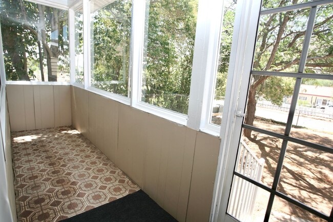 Building Photo - 3Br 1 Ba Country Charmer