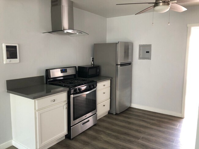 Building Photo - *10th Street