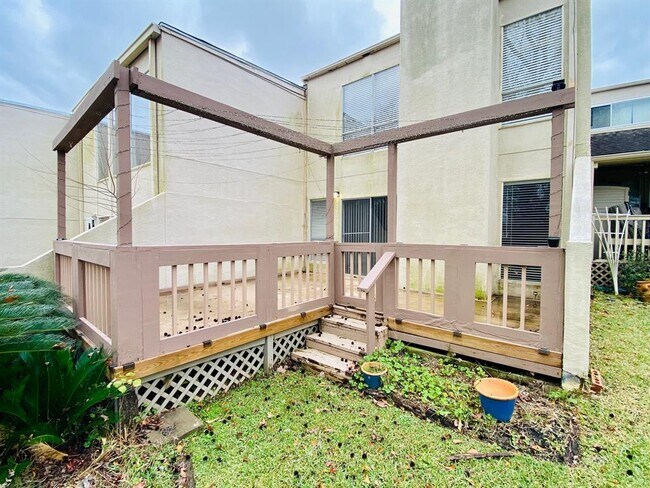 Building Photo - 74 April Hill