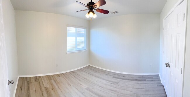 Building Photo - Charming well-maintained 4-bedroom, 2-bath home tucked in a quiet cul-de-sac just minutes from Fo...