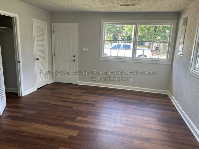 Building Photo - 1340 Drewery Ave