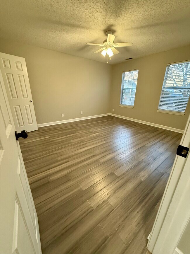 Building Photo - 27 Montford Ct