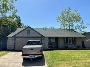 Building Photo - Adorable 3/2 Central Sacramento!  PLEASE READ ENTIRE AD FOR VIEWINGS!