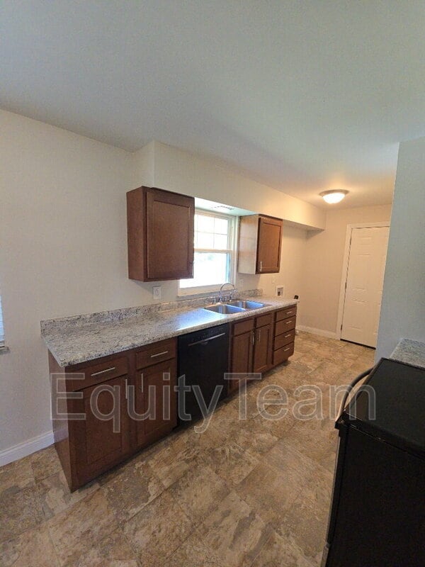 Building Photo - 3521 Mary Ann Dr
