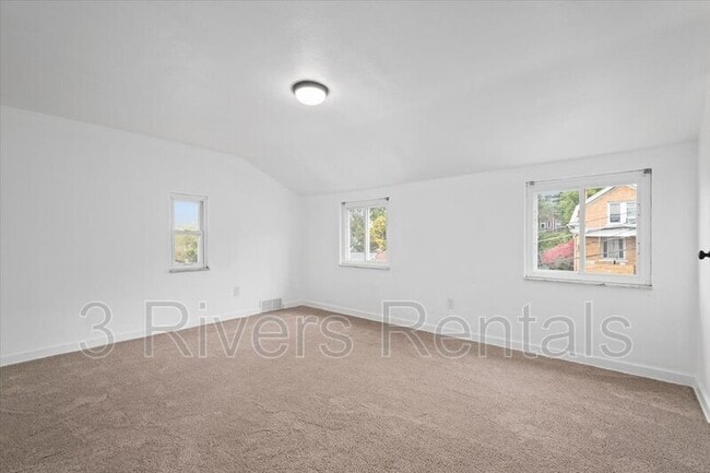Building Photo - 1419 Dagmar Ave