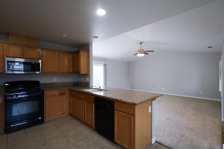 Building Photo - 6673 E El Monte Way