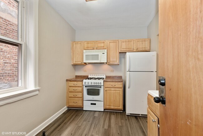 Building Photo - 1408 W Jonquil Terrace