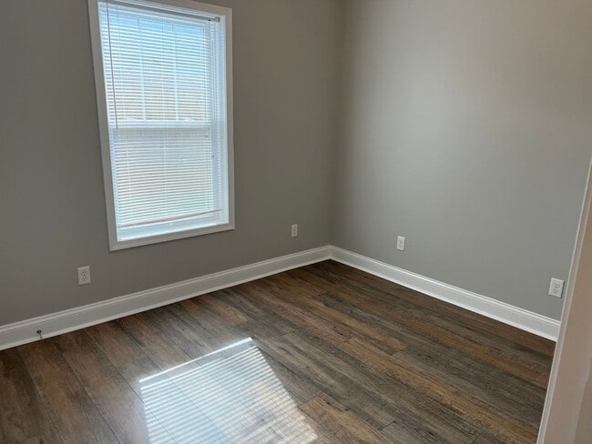 Building Photo - Remodeled 3 Bedroom Single Level Home in C...