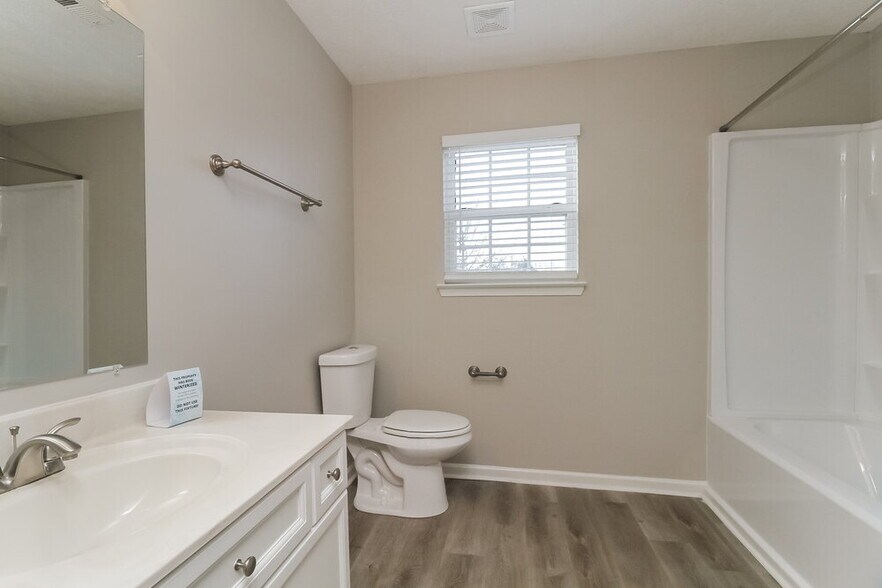 Building Photo - 1016 Anna Gannon Dr