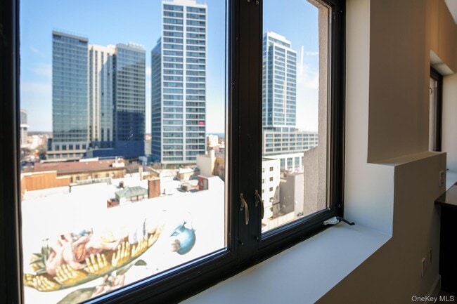 Building Photo - 25 Leroy Pl