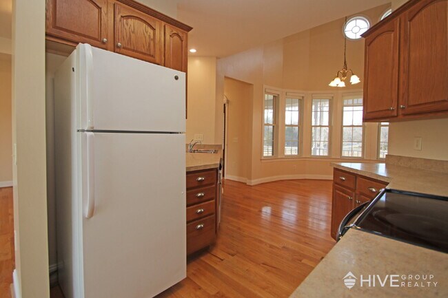 Building Photo - Peaceful One-Level Living with Mountain Views