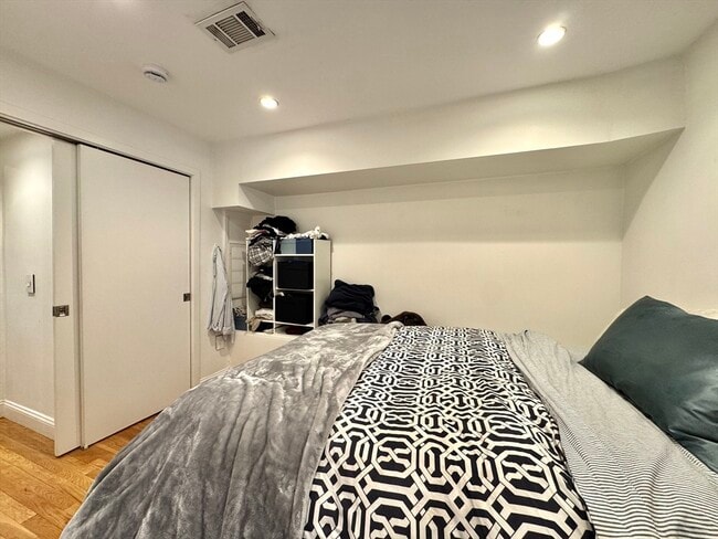 Building Photo - 124 Beacon St