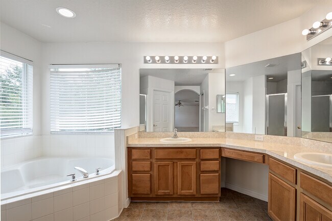 Building Photo - 13754 Amelia Pond Dr