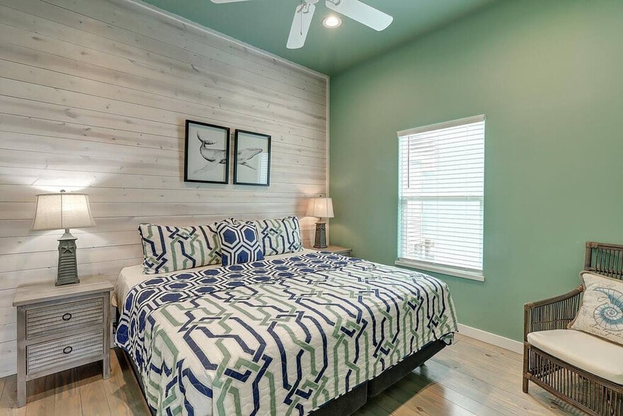 Building Photo - 1924 Eleventh Street-SI ID1023215P