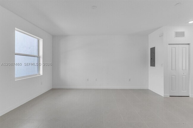 Building Photo - 1081 SE 3rd Terrace