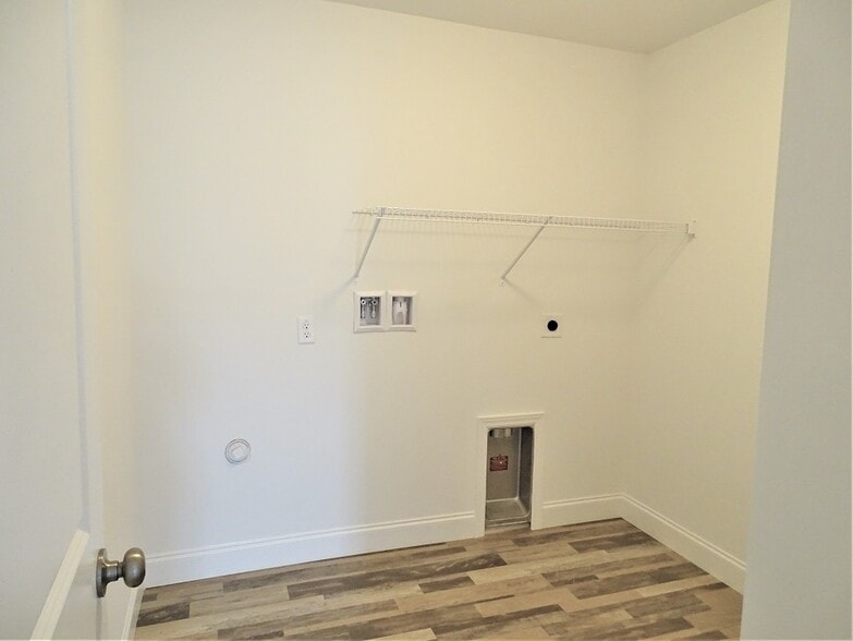 Building Photo - 320 Mayer Pl