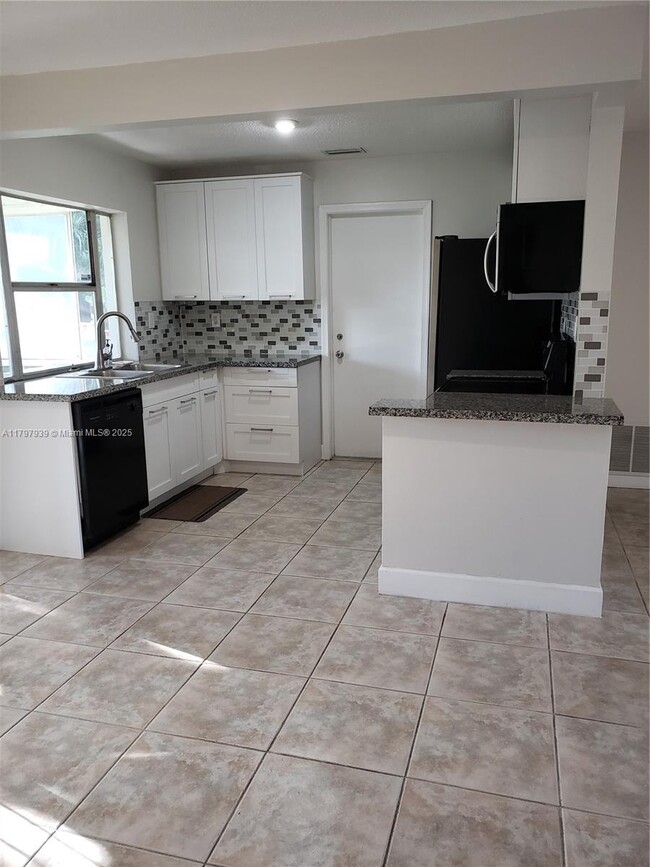 Building Photo - 4812 NW 49th Pl