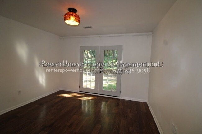 Building Photo - 4017 Doral Dr