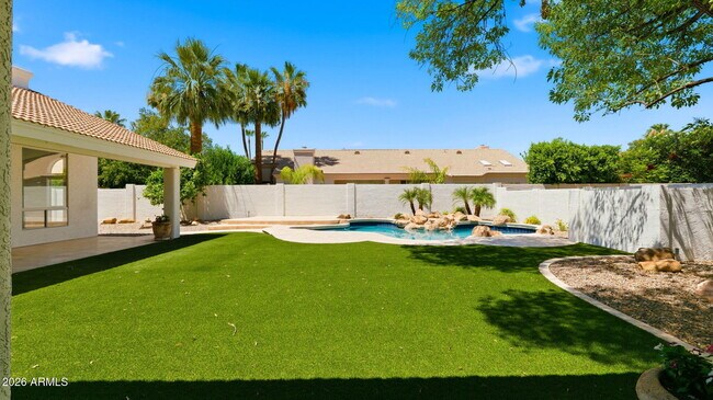 Building Photo - 8638 E Dahlia Dr