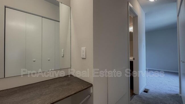 Building Photo - 1373 E Tanners Creek Dr